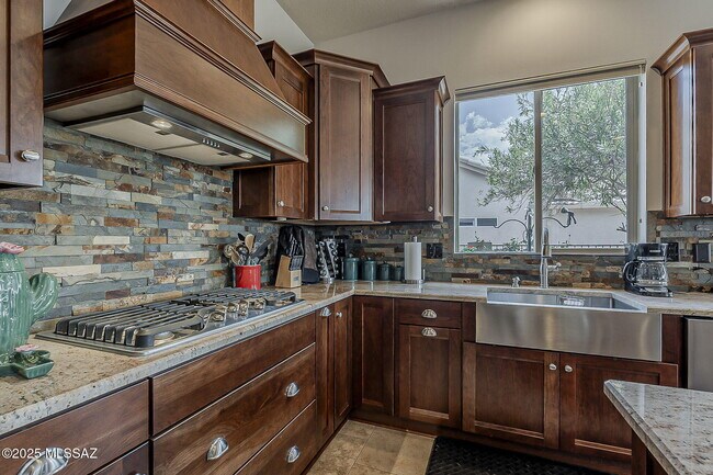 Building Photo - 65473 E Rose Ridge Dr
