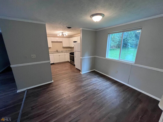 Building Photo - Newly Renovated Single-family Home