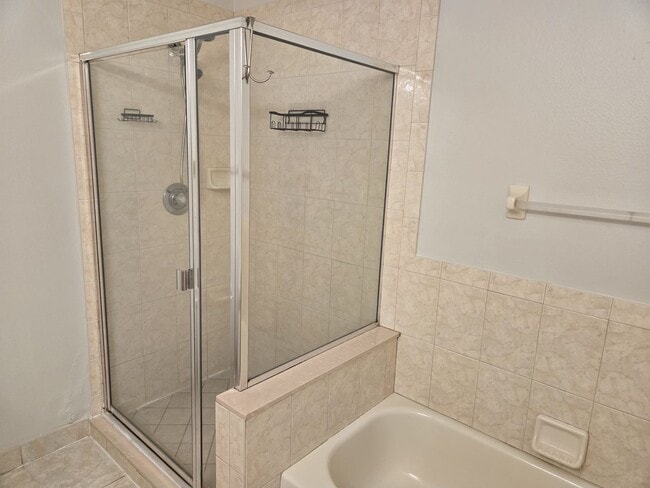 Building Photo - Deerfield - Spacious Home