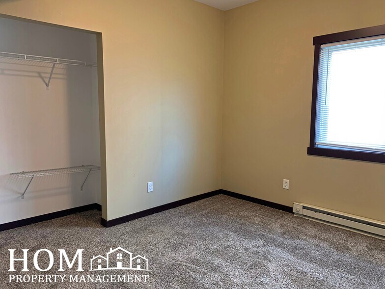 Building Photo - 261 Bunting Ln