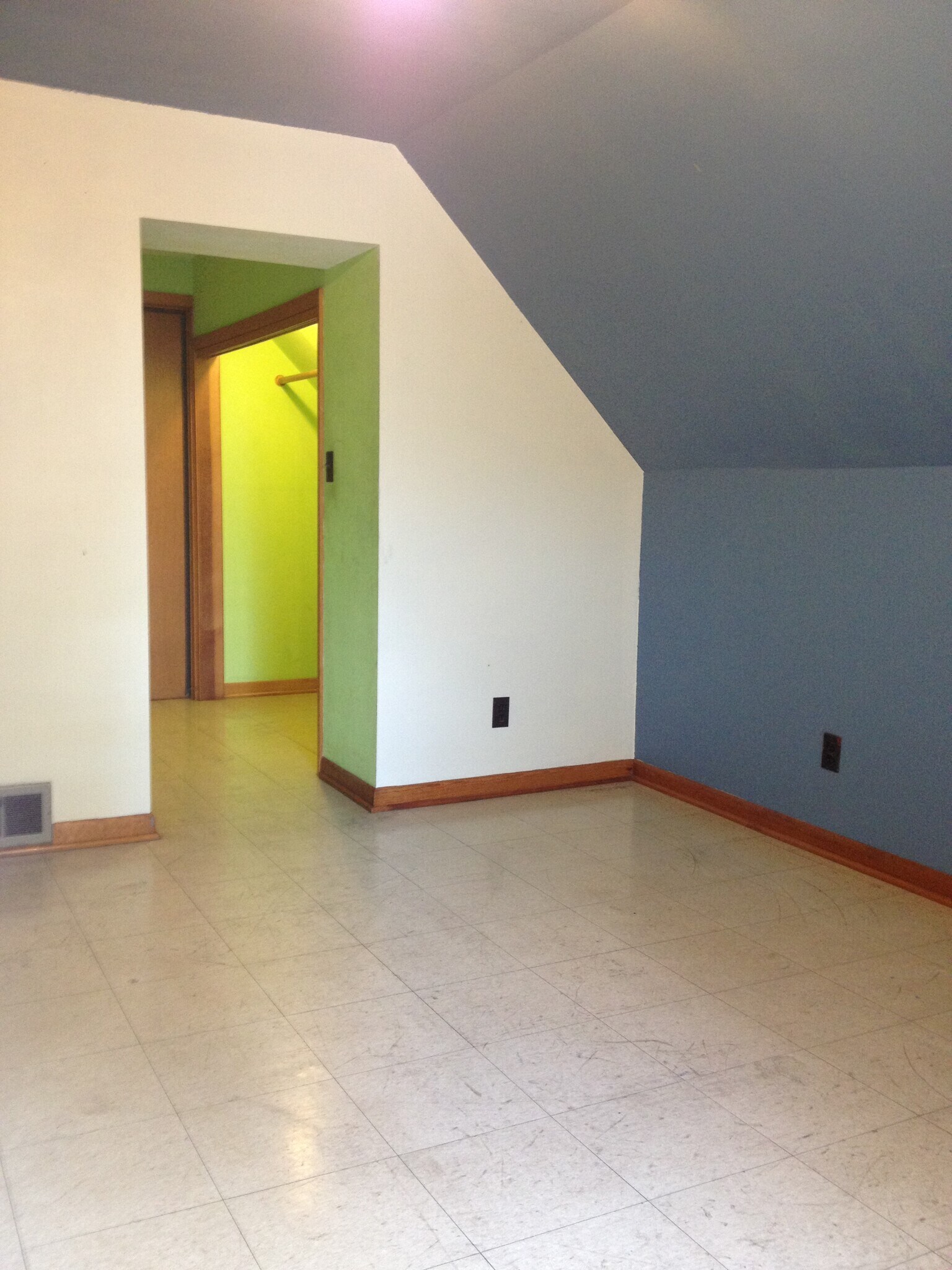 Building Photo - 2421 S Howell Ave