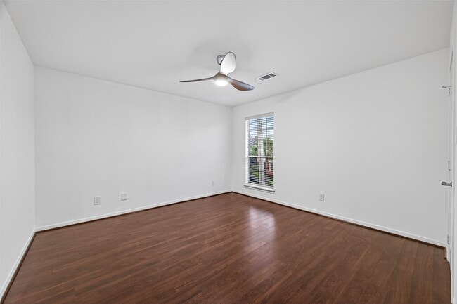 Building Photo - 16 N Curlew St