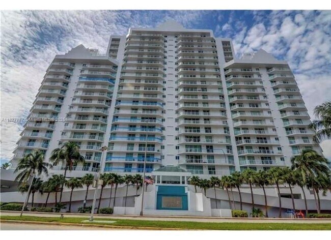 Building Photo - 5900 Collins Ave