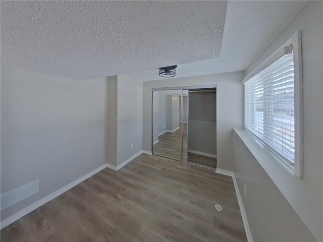 Building Photo - 1442 Laurel Ave