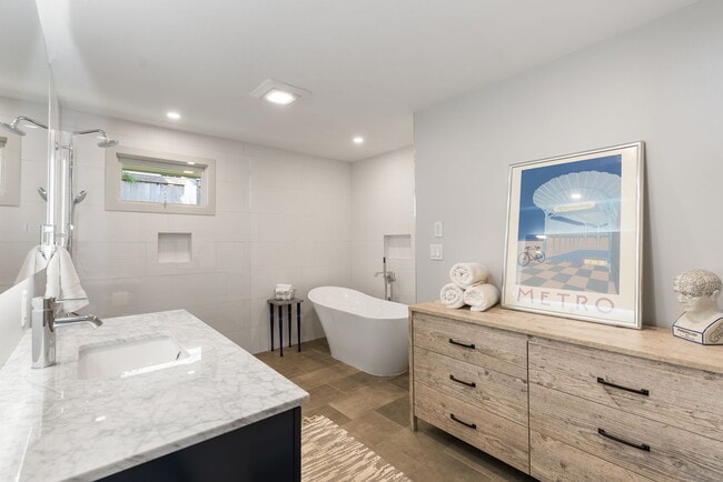 Building Photo - 7 Cragmere Way