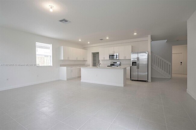 Building Photo - 2351 SE 27th Dr