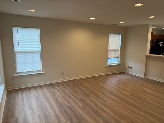 Building Photo - Coldwater Crossing 2 Bedroom 1.5 Bath end unit townhome for rent $1850/month