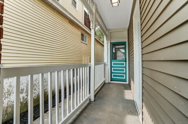 Building Photo - 904 Walnut St