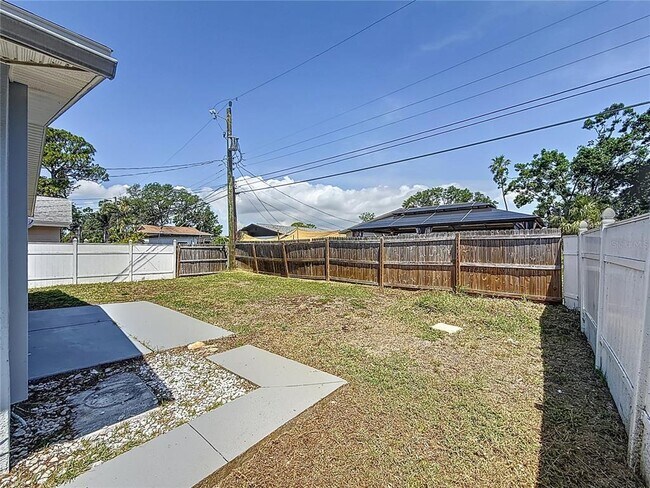 Building Photo - 1755 Shore Acres Blvd NE