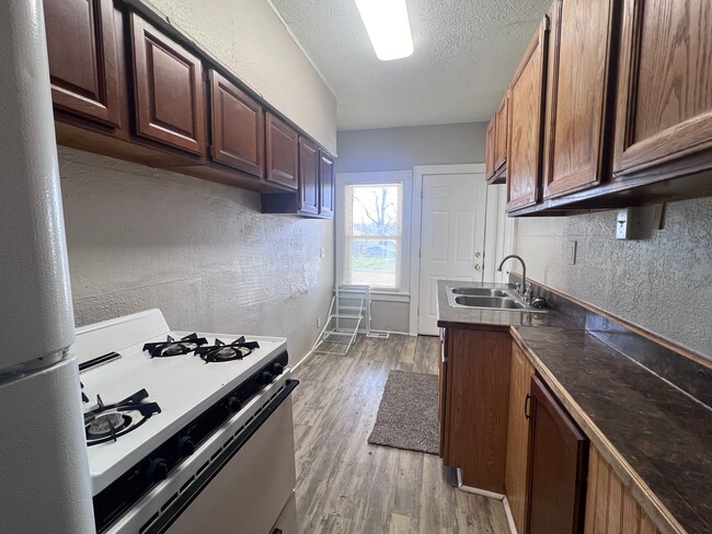 Building Photo - 1054 Ionia Ave SW