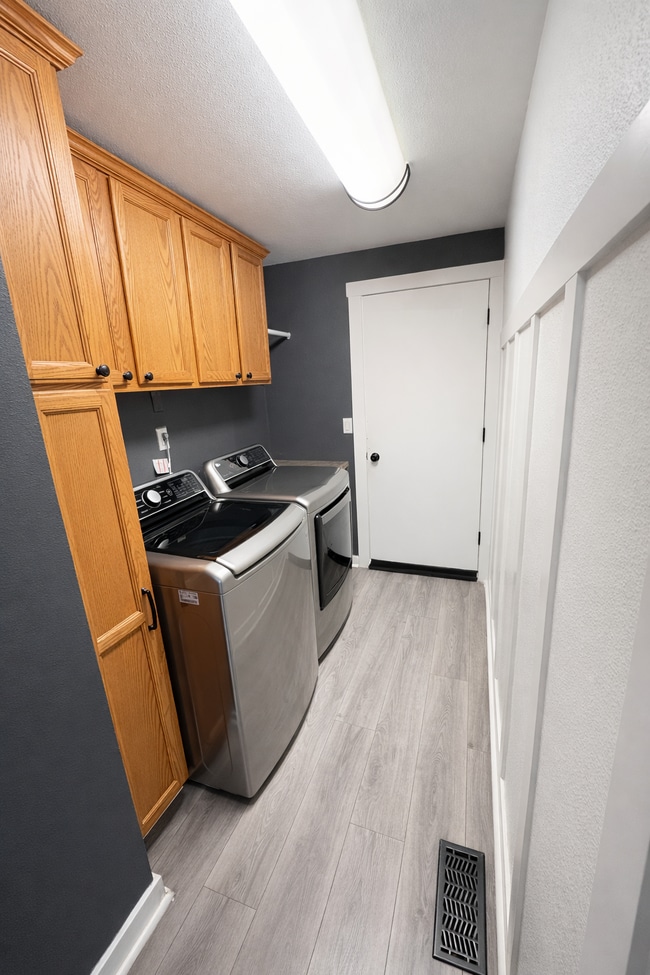 Building Photo - 19315 SW Oak St