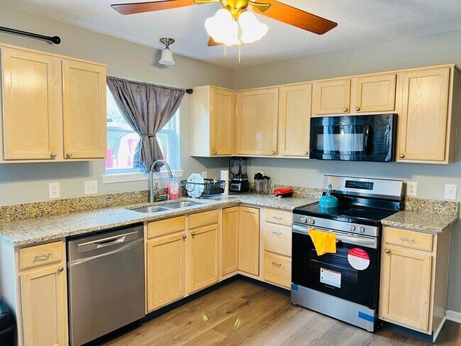 Building Photo - Furnished pillory way beauty