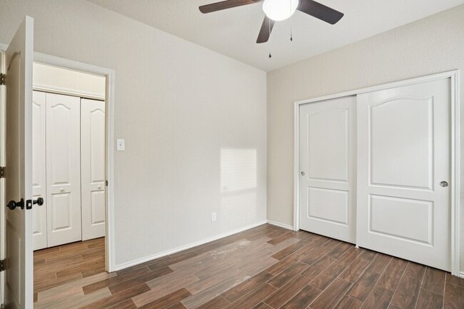 Building Photo - 5422 Sunlit Brk