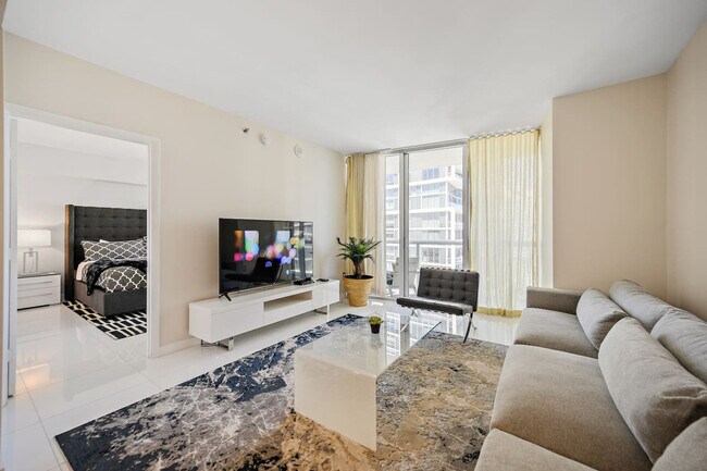 Building Photo - 481 Brickell Ave