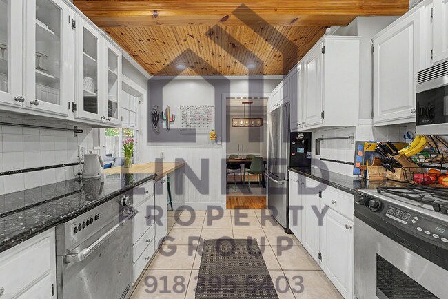 Building Photo - Beautiful Maple Ridge Home