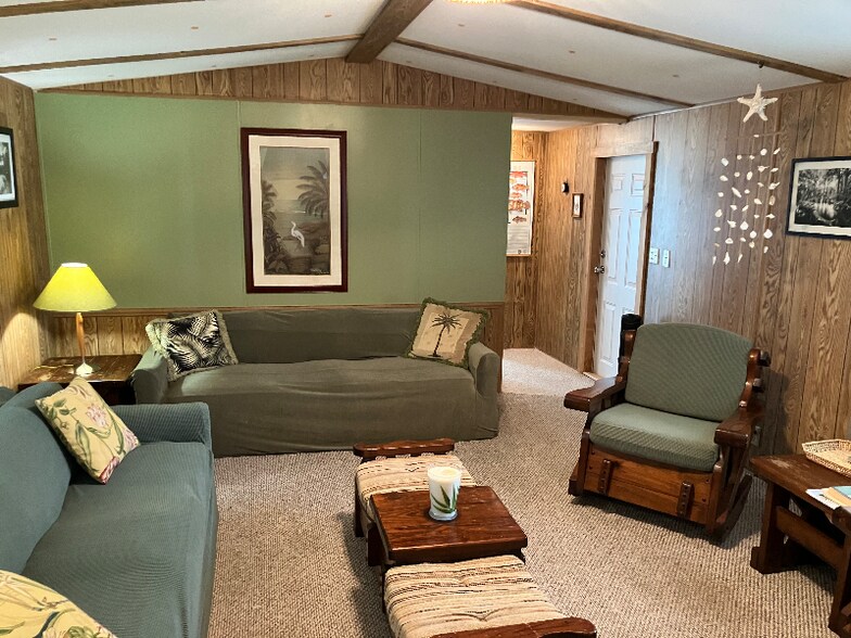 Building Photo - 1228 Chokoloskee Dr