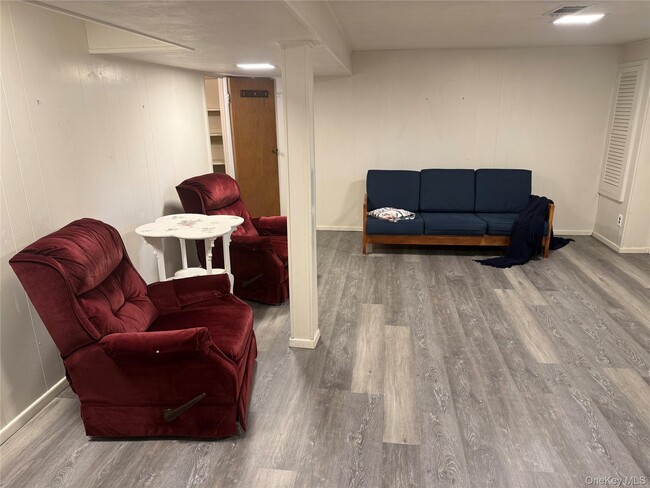 Building Photo - 14 Genesee Dr