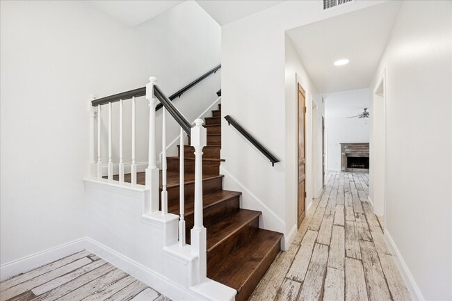 Building Photo - 854 Augusta Dr