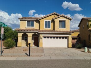 Building Photo - Beautiful 4-bedroom 3-bathroom - GREAT LOC...