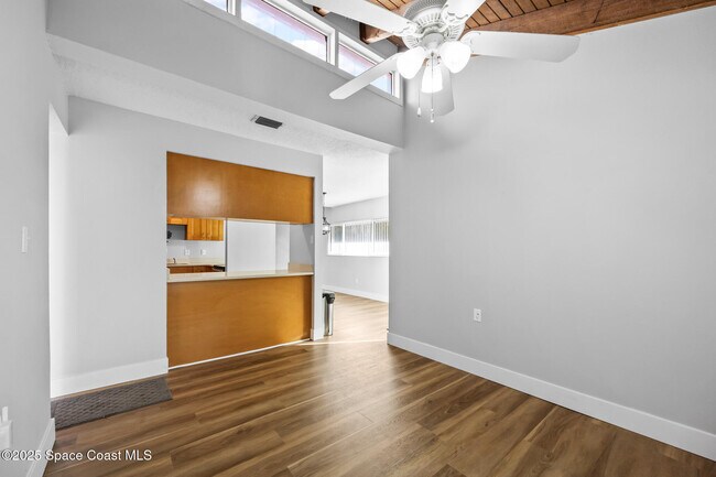 Building Photo - 500 Summerset Ct