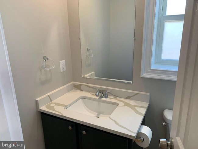 Building Photo - 224 Kern St