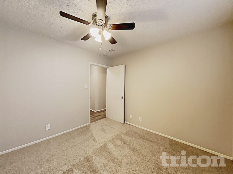Building Photo - 155 Bellvue Dr