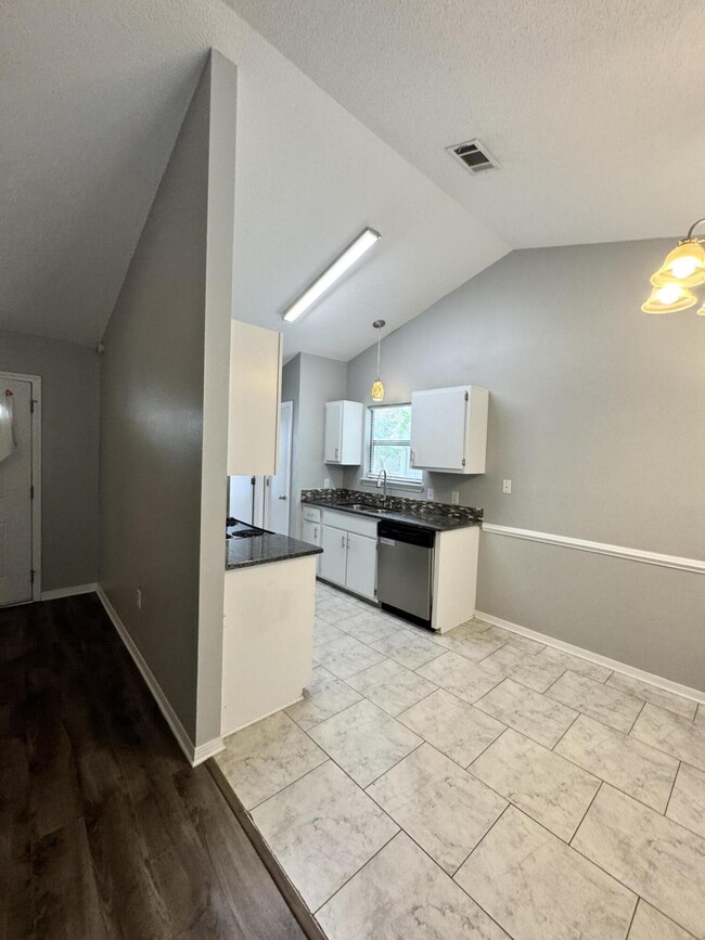 Building Photo - 129 Oak Terrace Dr