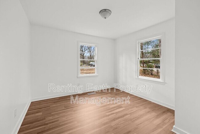 Building Photo - 933 T St