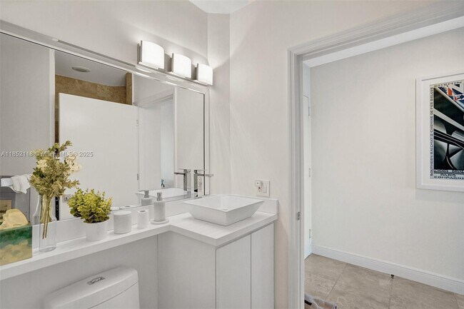 Building Photo - 4779 Collins Ave