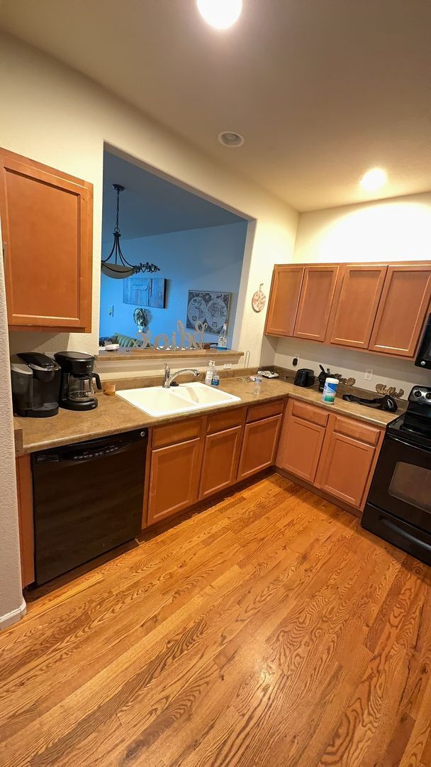 Building Photo - 7632 Sandy Springs Point