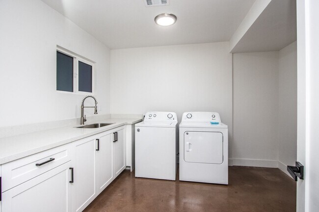 Building Photo - Biltmore District Luxury – 3 month leases avaialble 2,795.00