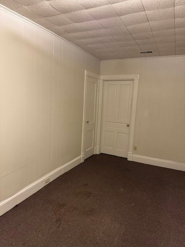 Building Photo - 323 Ash St