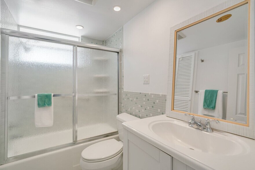 Building Photo - 4330 Falmouth Dr