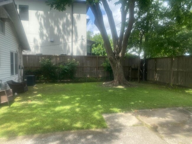 Building Photo - 4434 Oleander St