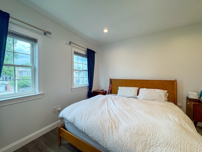 Building Photo - 815 Longfellow St NW