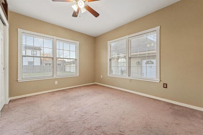 Building Photo - 1615 Airline Dr