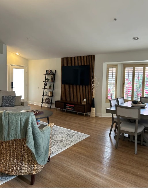 Building Photo - 8845 E Sunnyside Dr