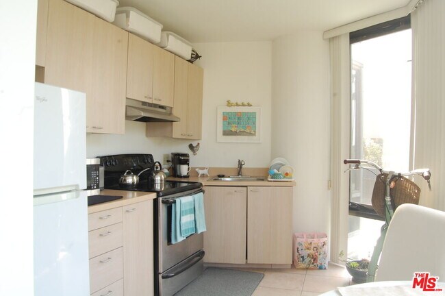 Building Photo - 4316 Marina City Dr