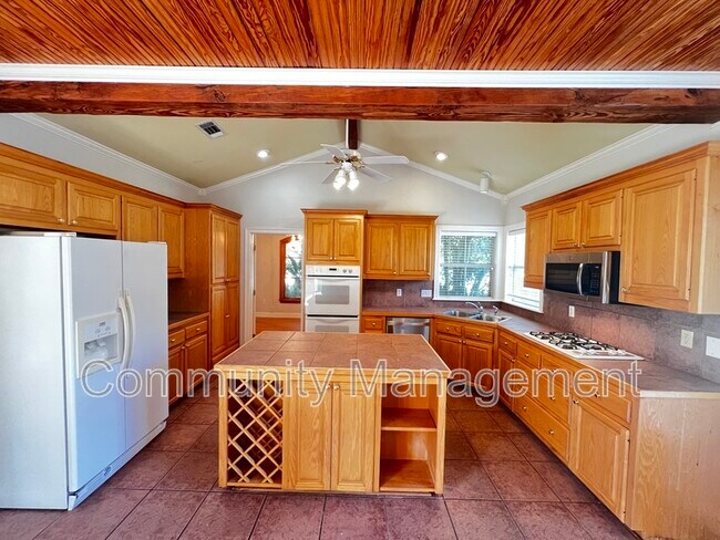 Building Photo - 6011 Riverbrook Dr