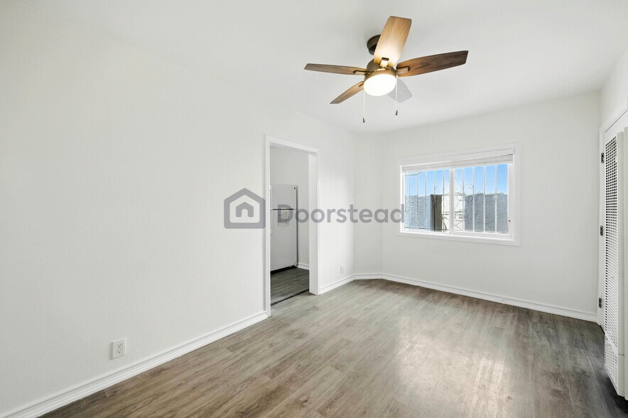 Building Photo - 5874 S Figueroa St