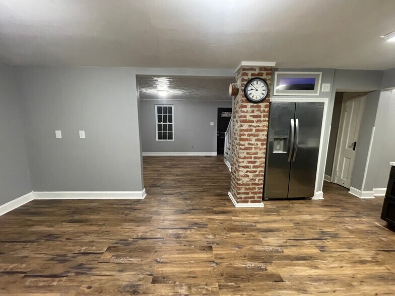 Kitchen/Dining Room - Pic #5 - 3801 Seaford Rd