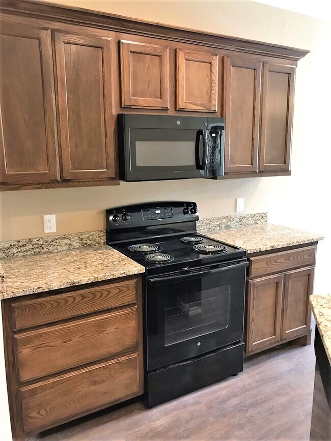 Building Photo - 617 Pecan Ct