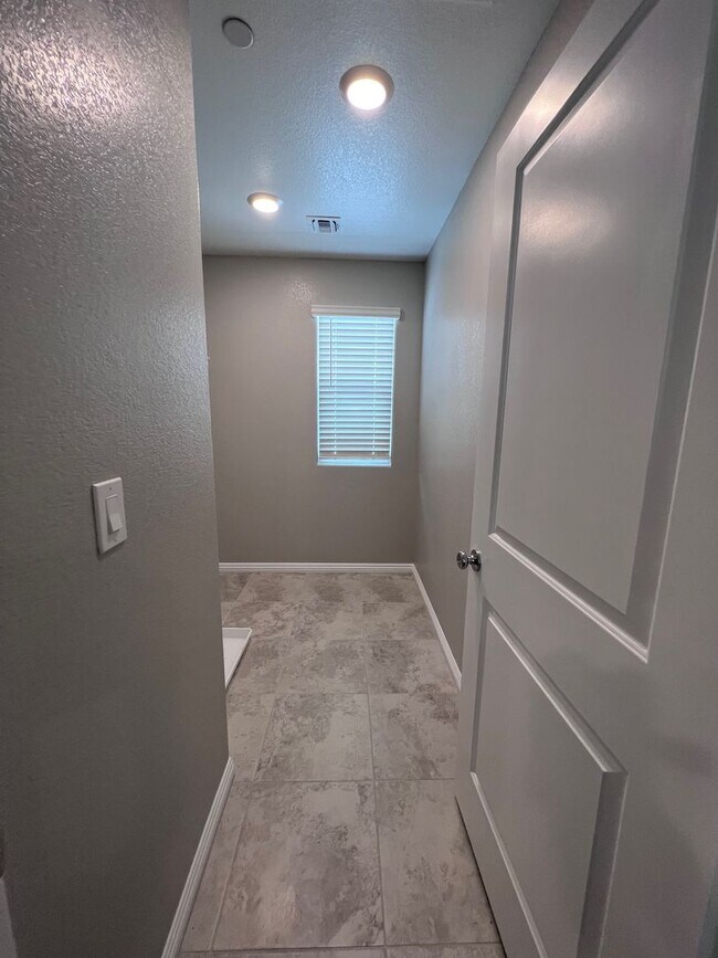 Building Photo - CASA BELLA COMMUNITY 3 BEDROOM 2.5 BATH LO...