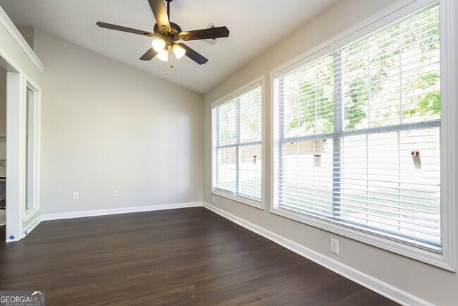 Building Photo - 2585 Fairmont Park Ct