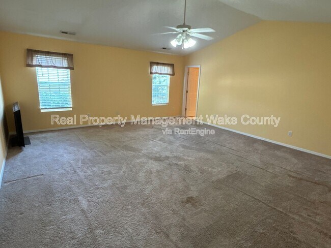 Building Photo - 5323 Seaspray Ln