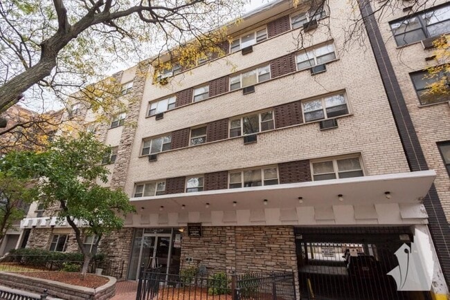 Primary Photo - 535 W Briar Pl