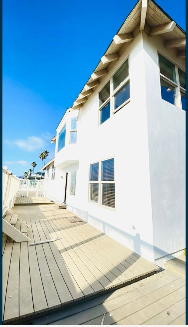 Building Photo - Fabulous 3 bedroom 2 bath tri-level home w...