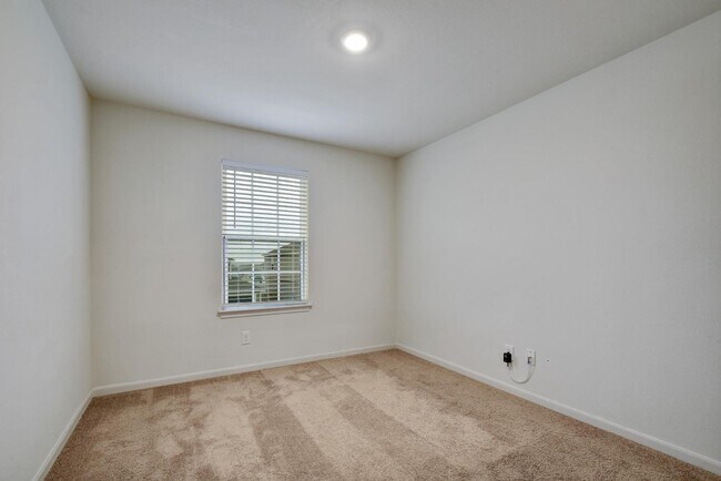Building Photo - 11027 Chatham Ct