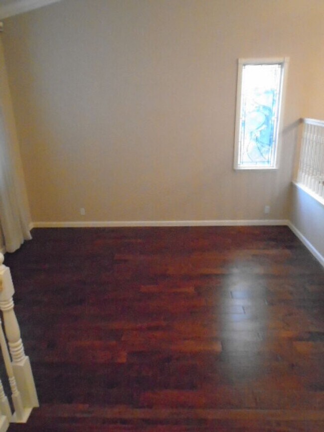 Building Photo - NICE TWO STORY, 3 BEDROOM, 3 FULL BATHROOM...