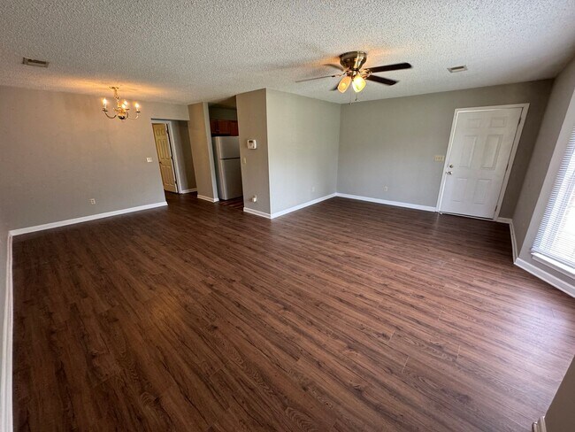 Building Photo - 10A Woodcreek Way SW